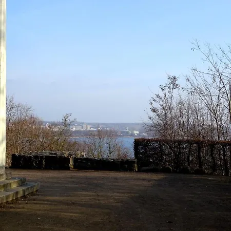 Neubrandenburg-wasser,natur,zentrum,ladestation Fuer E-autos アパート *