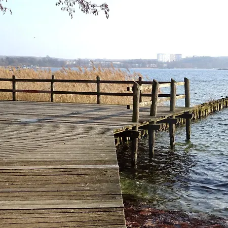 Neubrandenburg-wasser,natur,zentrum,ladestation Fuer E-autos アパート *